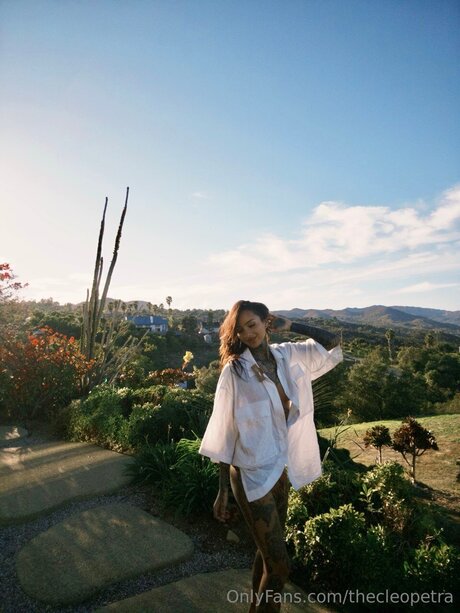 Thecleopetra OnlyFans Strip