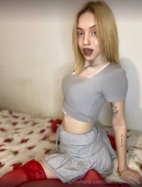 Aerinemerald OnlyFans Gratis-Inhalte