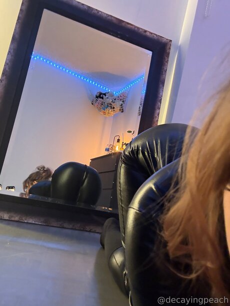 Decayingpeach OnlyFans-Bilder