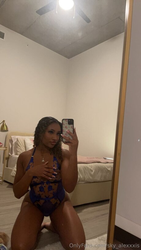 Sky Alexxxis Bilder OnlyFans