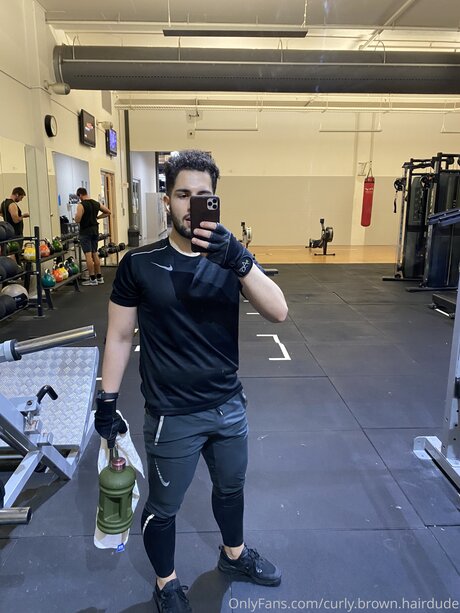 Curly Brown Hairdude OnlyFans-Model