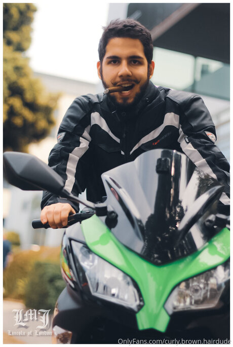 Curly Brown Hairdude XXX Leak OnlyFans