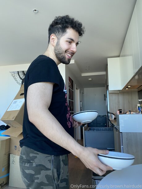 Curly Brown Hairdude OnlyFans Gratis