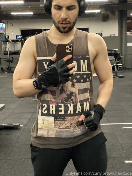 Curly Brown Hairdude Kostenlose OnlyFans-Inhalte