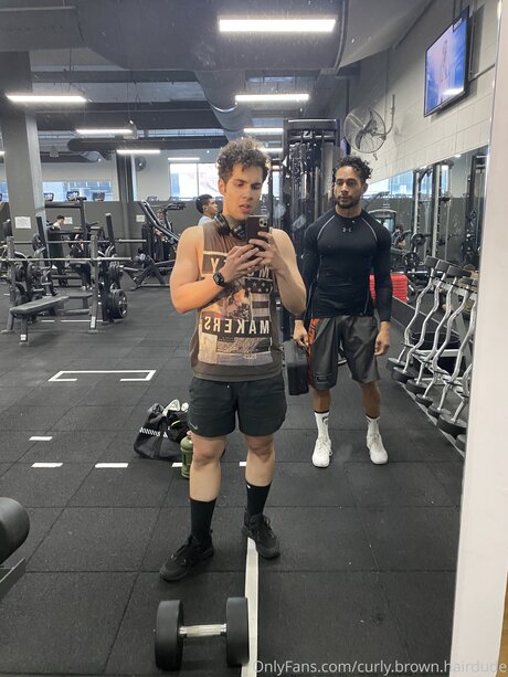 Curly Brown Hairdude OnlyFans Sex geleakt