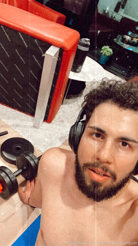 Curly Brown Hairdude Nacktbilder von OnlyFans