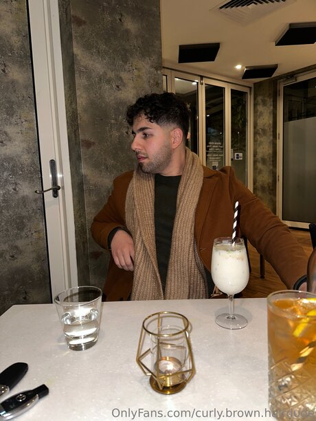 Curly Brown Hairdude Nacktbilder geleakt OnlyFans Porn geleakt