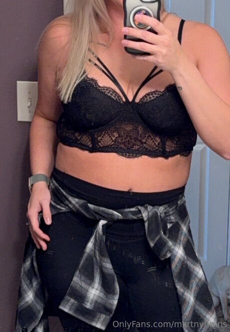 Mkrtnyhmns OnlyFans Brüste Bild