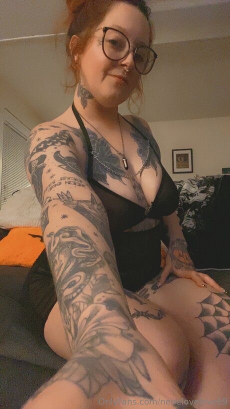 Nenelovelove69 OnlyFans-Creator