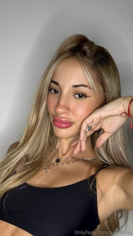 A Adelina Oben ohne OnlyFans