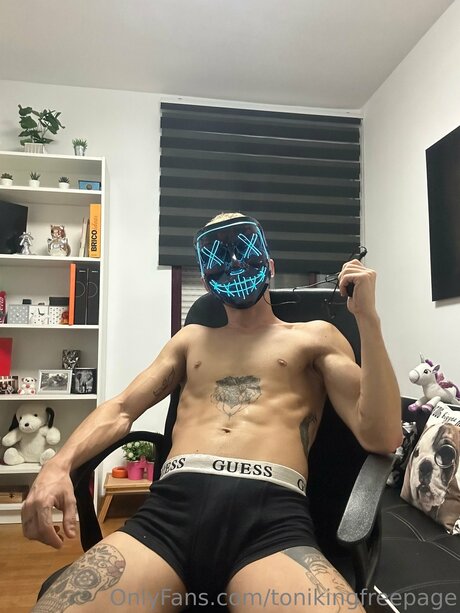 Tonikingfreepage Nacktbilder von OnlyFans