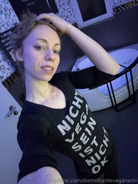 Diemilitanteveganerin OnlyFans-Bilder geleakt