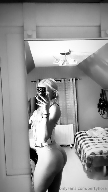 Bertyhora Nacktbilder von OnlyFans geleakt