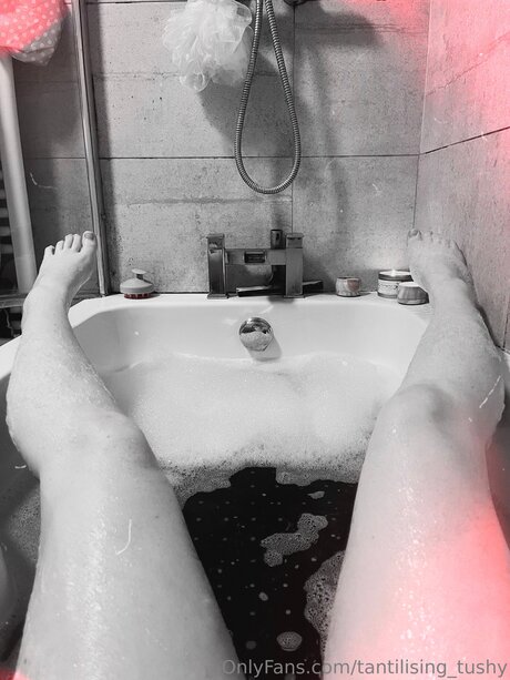 Tantilising Tushy Leaks von OnlyFans