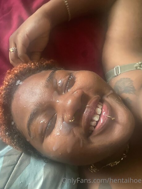 Hentaihoe Nacktbilder von OnlyFans geleakt