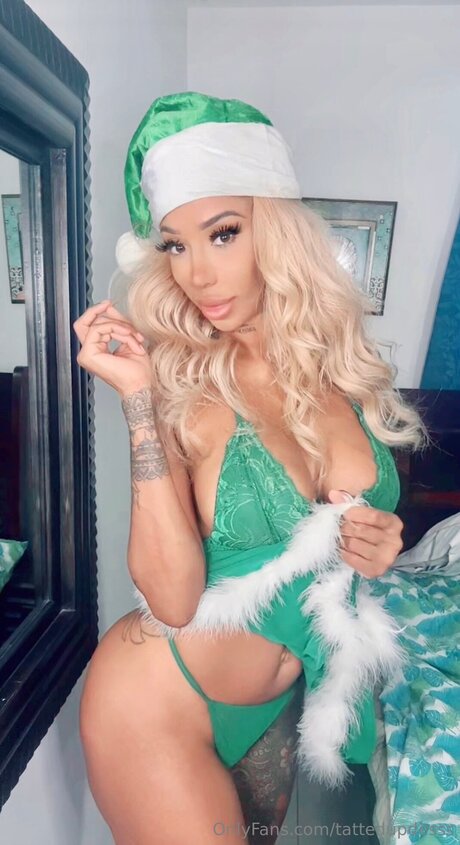 Desiwiththetatts OnlyFans Striptease