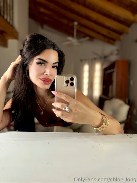 Chloe Long Oben ohne OnlyFans