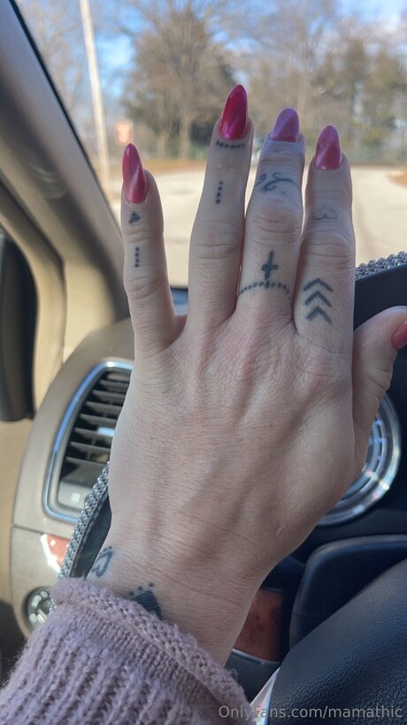 Mamathic OnlyFans Nackt Content