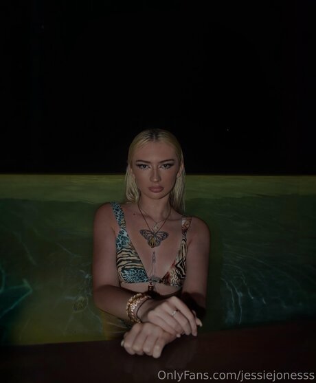Jessiejonesss OnlyFans Model Bilder