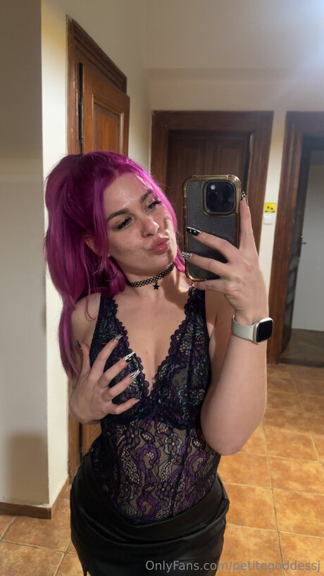 Petitegoddessj OnlyFans Fotos