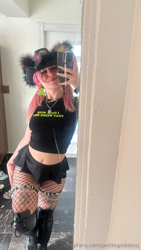 Petitegoddessj Kostenlose OnlyFans-Inhalte