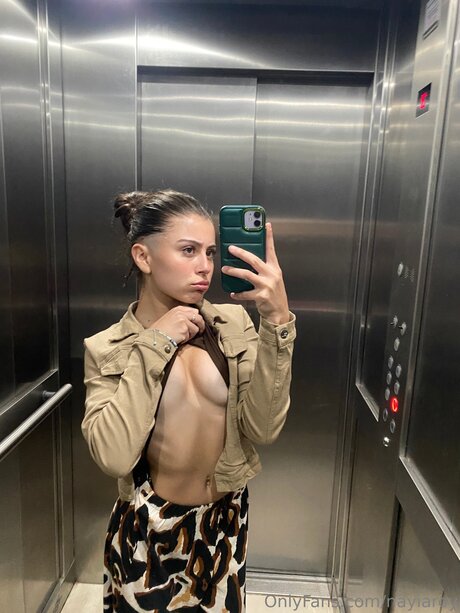 Nayiaroy OnlyFans Model Bilder