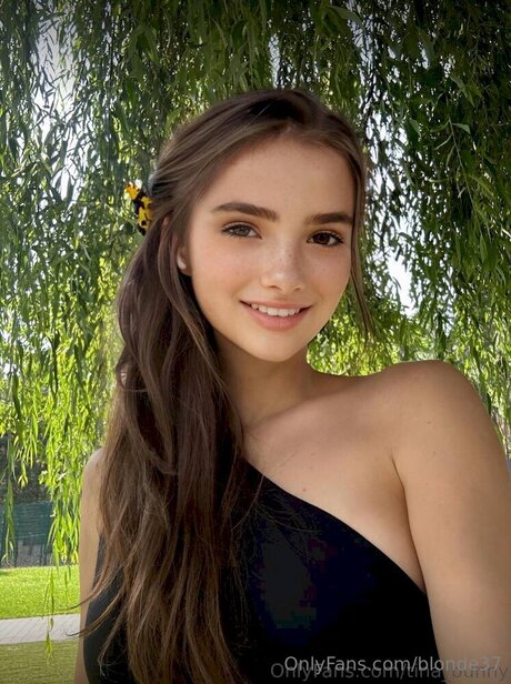 Blonde37 NurlyFans-Pornos