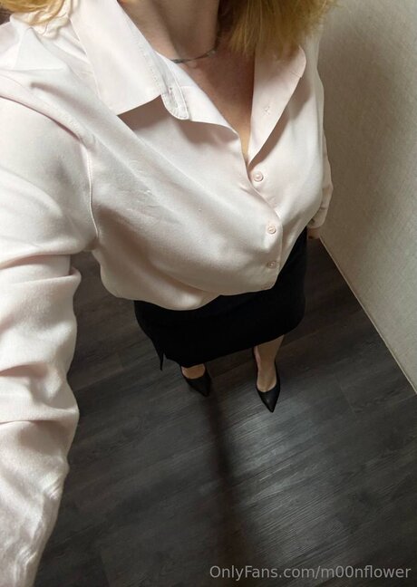 M00nflower OnlyFans nackte Brüste