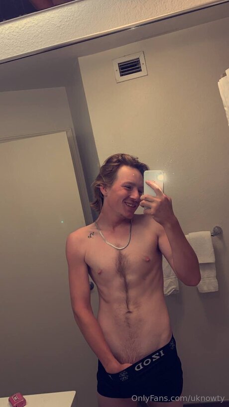 Uknowty Nacktbilder von OnlyFans geleakt