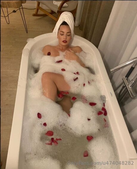 Yareliroses OnlyFans Fotos