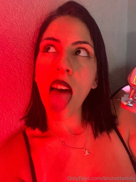 Brunettemily OnlyFans Fotos