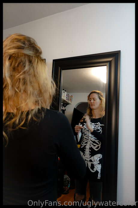 Uglywatercolor OnlyFans-Rezensionen