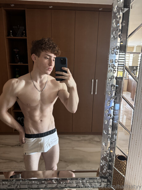 Halfnatyy Nacktbilder von OnlyFans