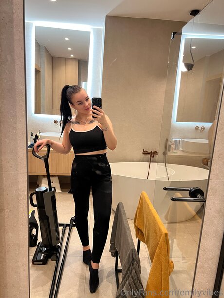 Emilyvibes OnlyFans geleakt