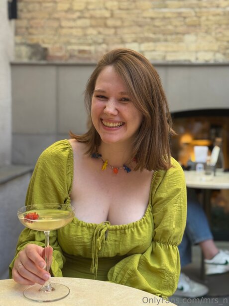 Mrs N OnlyFans Model Bilder