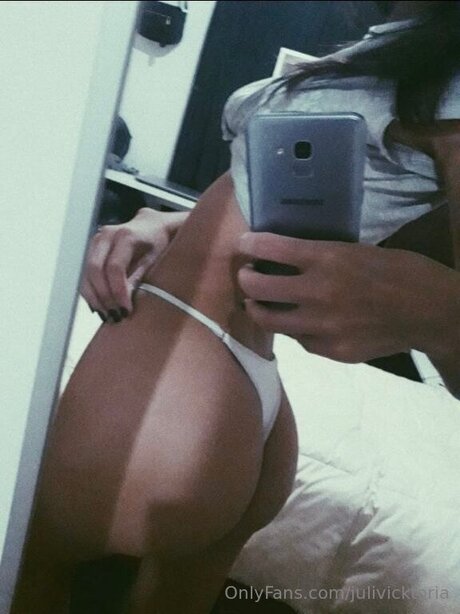 Julivicktoria Oben ohne OnlyFans