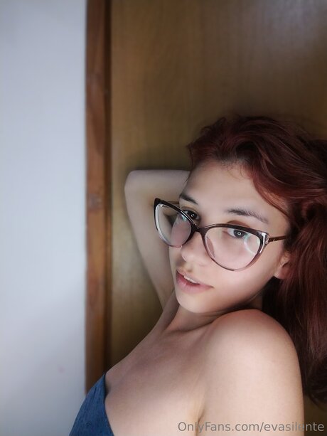 Evasilente OnlyFans-Model