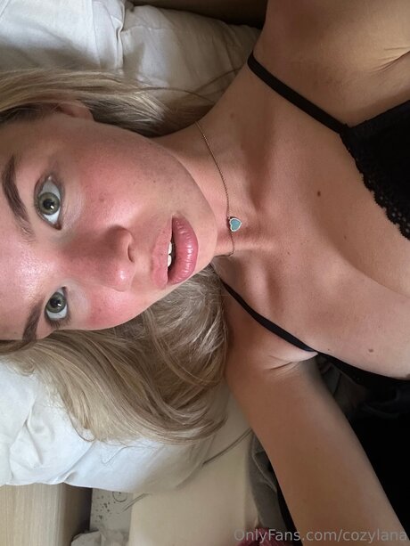 Cozylana OnlyFans explizite Inhalte