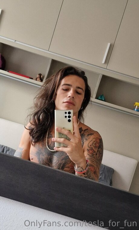Tesla For Fun Nacktbilder OnlyFans geleakt
