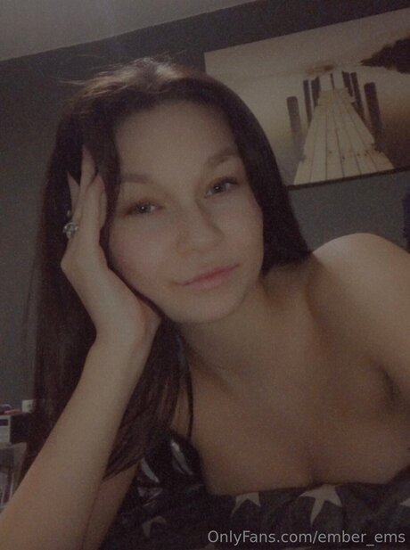 Ember Ems Heiße OnlyFans Inhalte