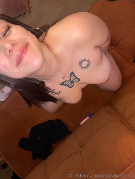 Kyrakarmica Brüste OnlyFans