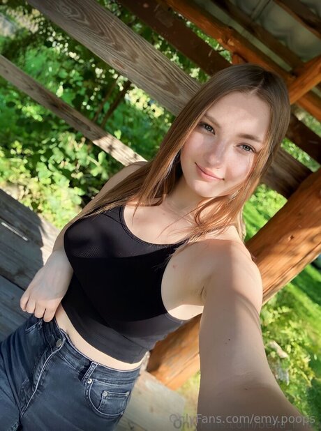 Emy Poops Füße OnlyFans