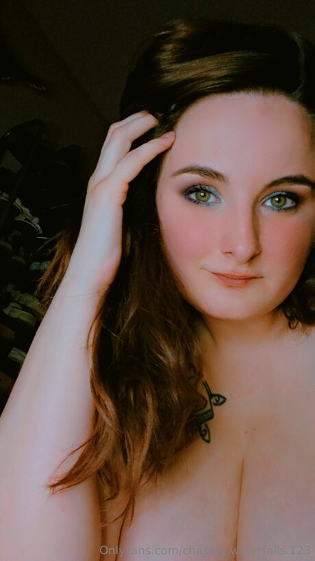 Chasing Waterfalls 123 OnlyFans Inhaltstyp