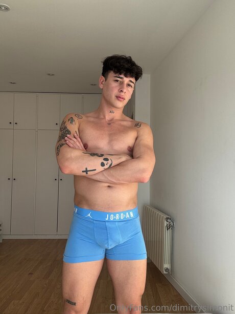 Dimitrysimonit OnlyFans-Archiv