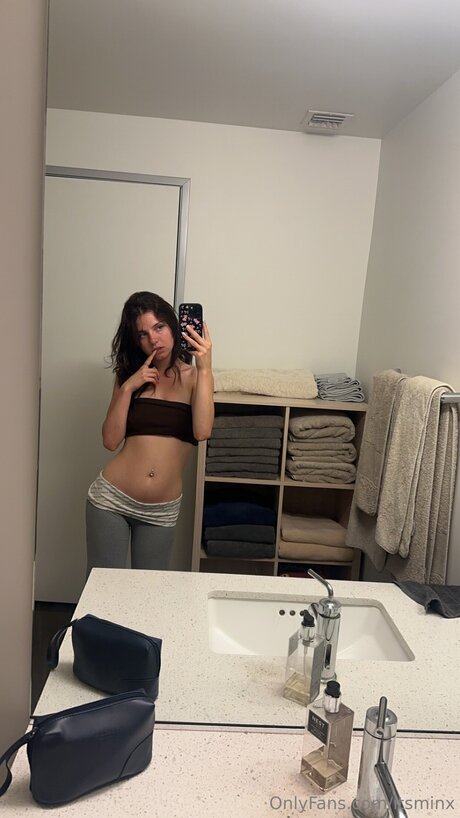 Ho11ywoodgirl NurlyFans-Brüste