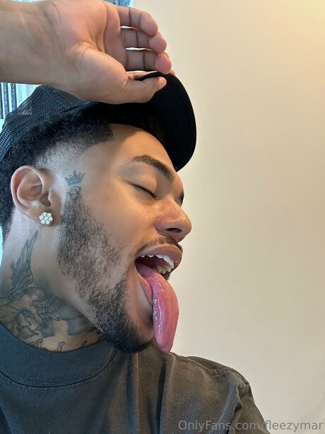 Omarlwc OnlyFans geleakte Brüste