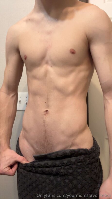 Yourmomsfavoriteboi Leaks OnlyFans