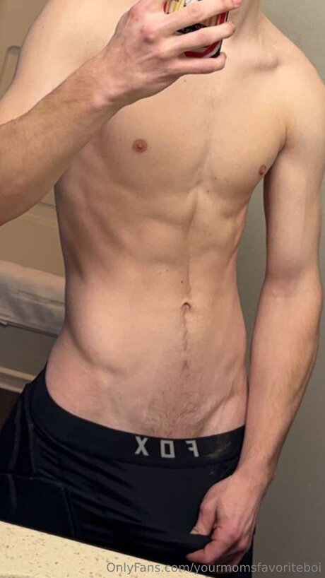 Yourmomsfavoriteboi OnlyFans Leaks