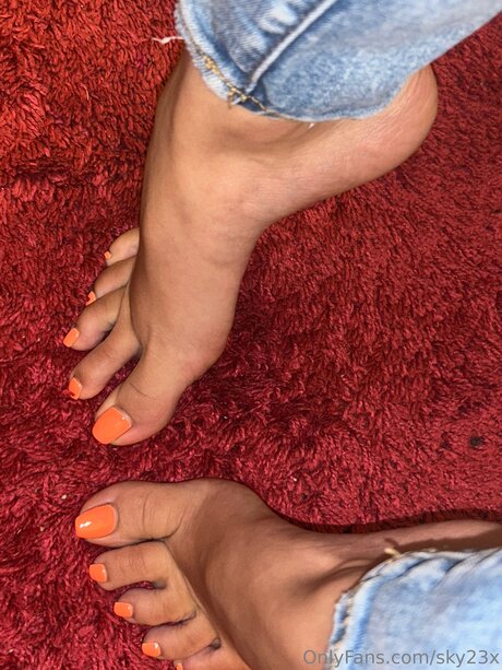 Sky23x OnlyFans Striptease