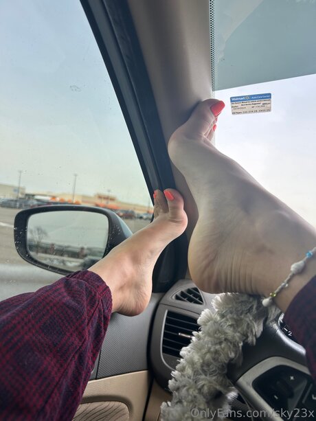 Sky23x OnlyFans Striptease